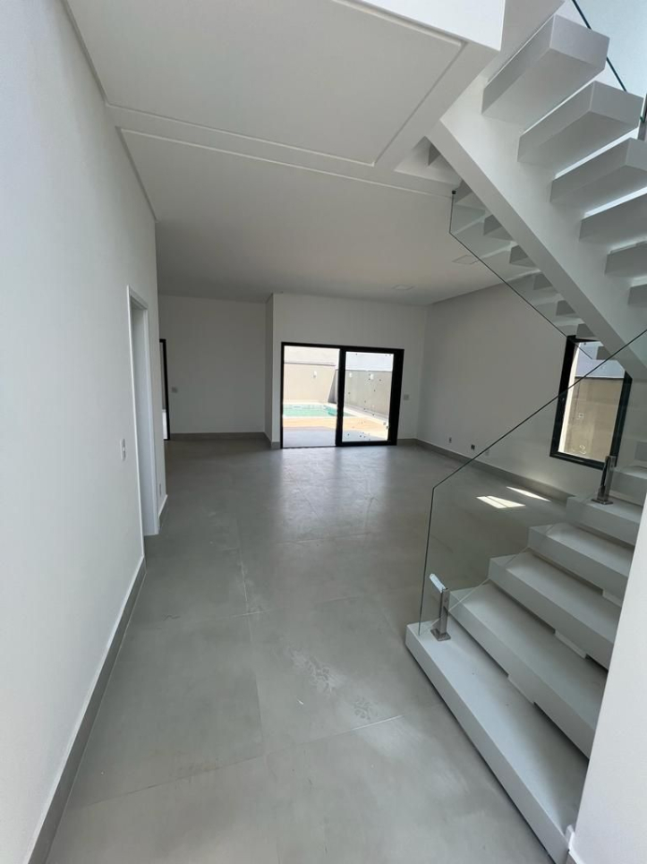 Casa à venda com 3 quartos, 214m² - Foto 3