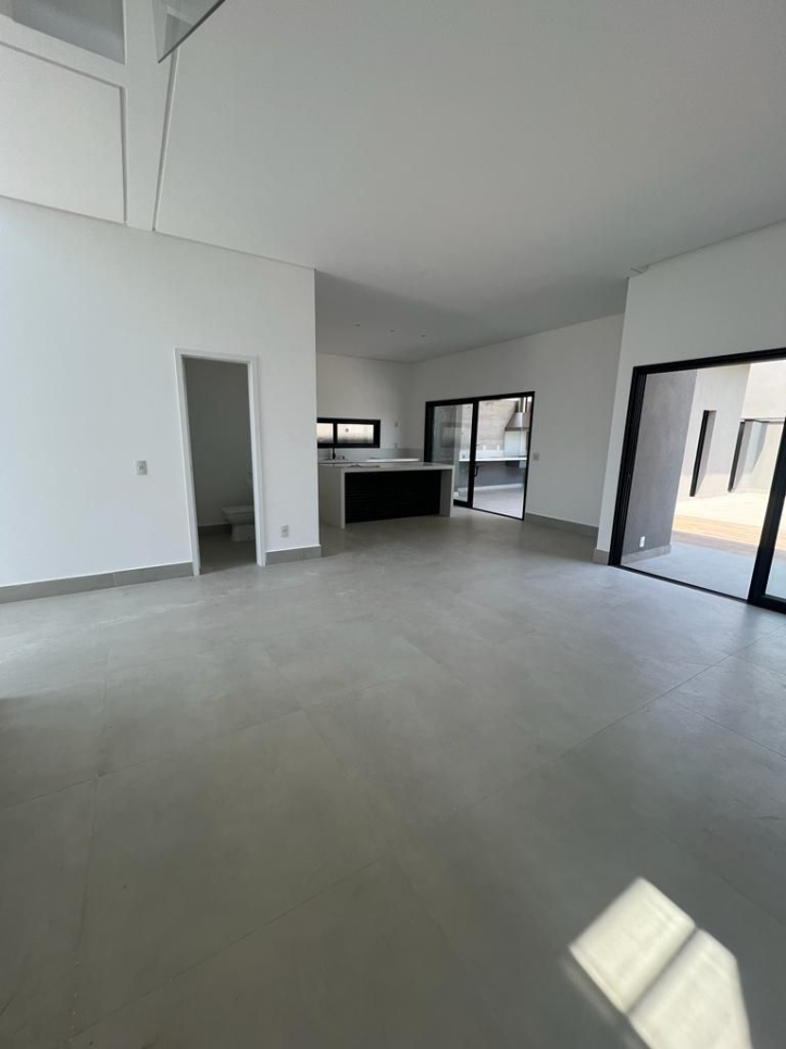 Casa à venda com 3 quartos, 214m² - Foto 4