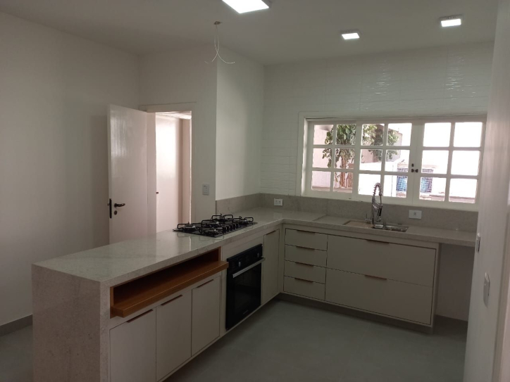 Casa à venda e aluguel com 4 quartos, 500m² - Foto 11