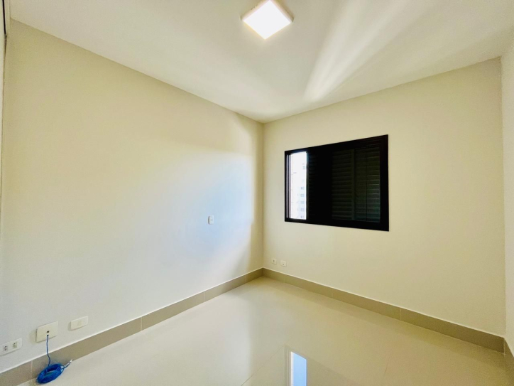 Apartamento à venda com 4 quartos, 157m² - Foto 2