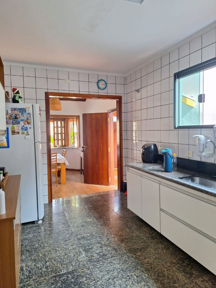 Casa à venda com 3 quartos, 240m² - Foto 7