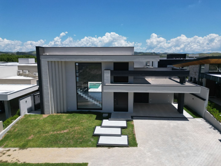 Casa à venda com 3 quartos, 363m² - Foto 2