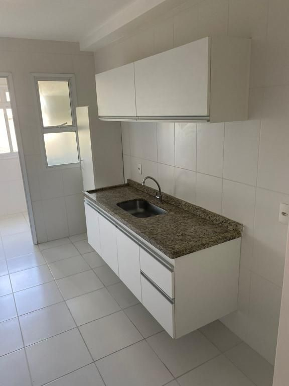 Apartamento à venda com 3 quartos, 77m² - Foto 2