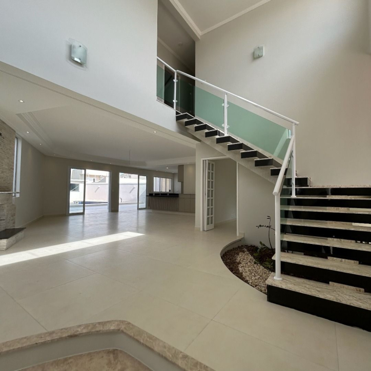 Casa à venda com 4 quartos, 379m² - Foto 3