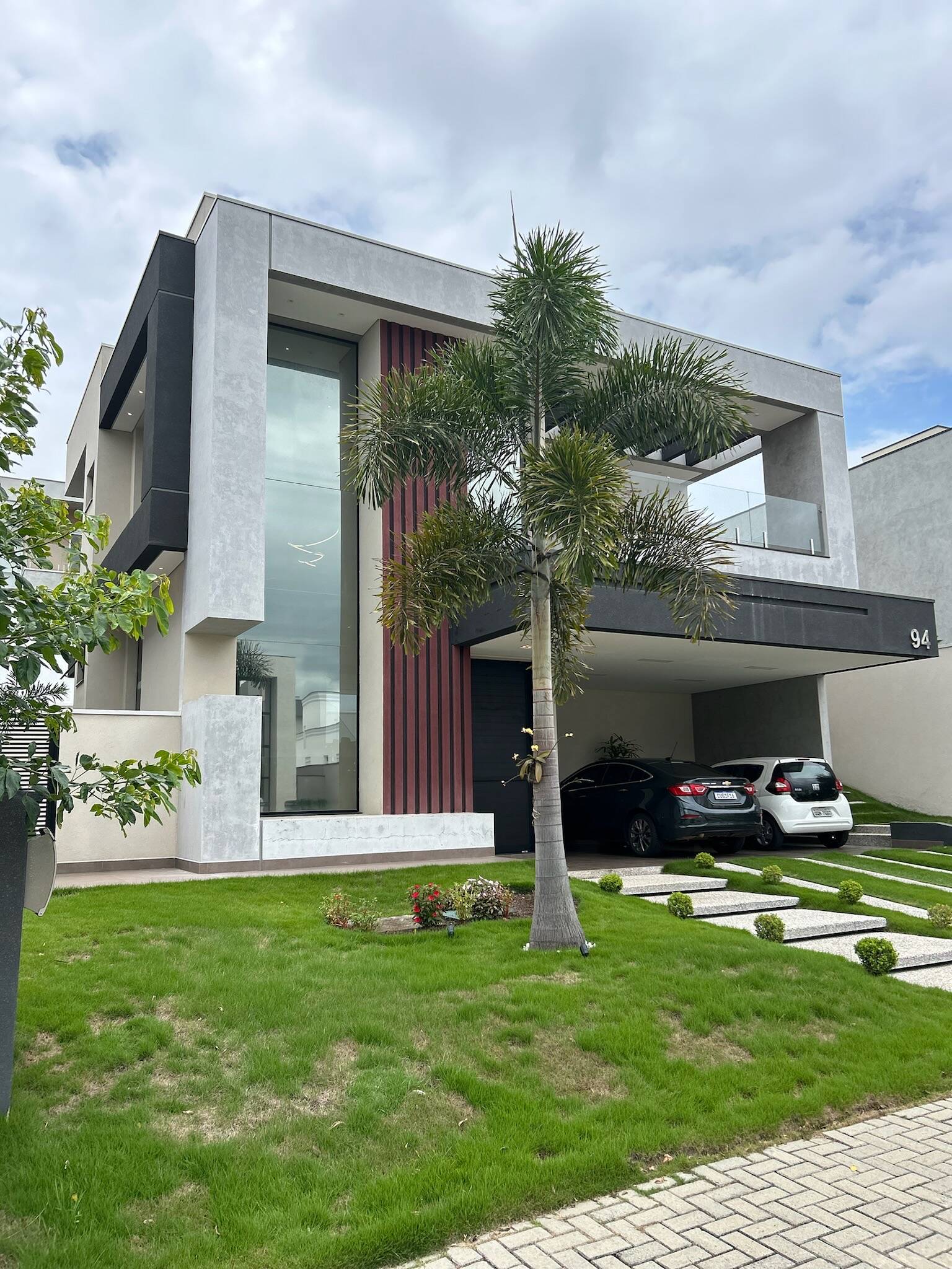 Casa à venda com 3 quartos, 353m² - Foto 1