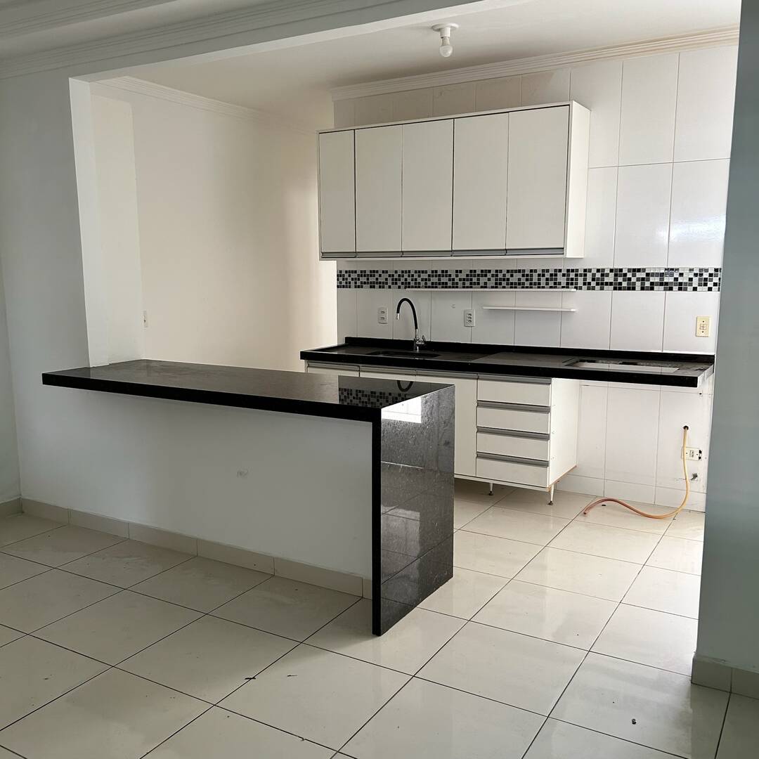 Casa à venda com 3 quartos, 100m² - Foto 1