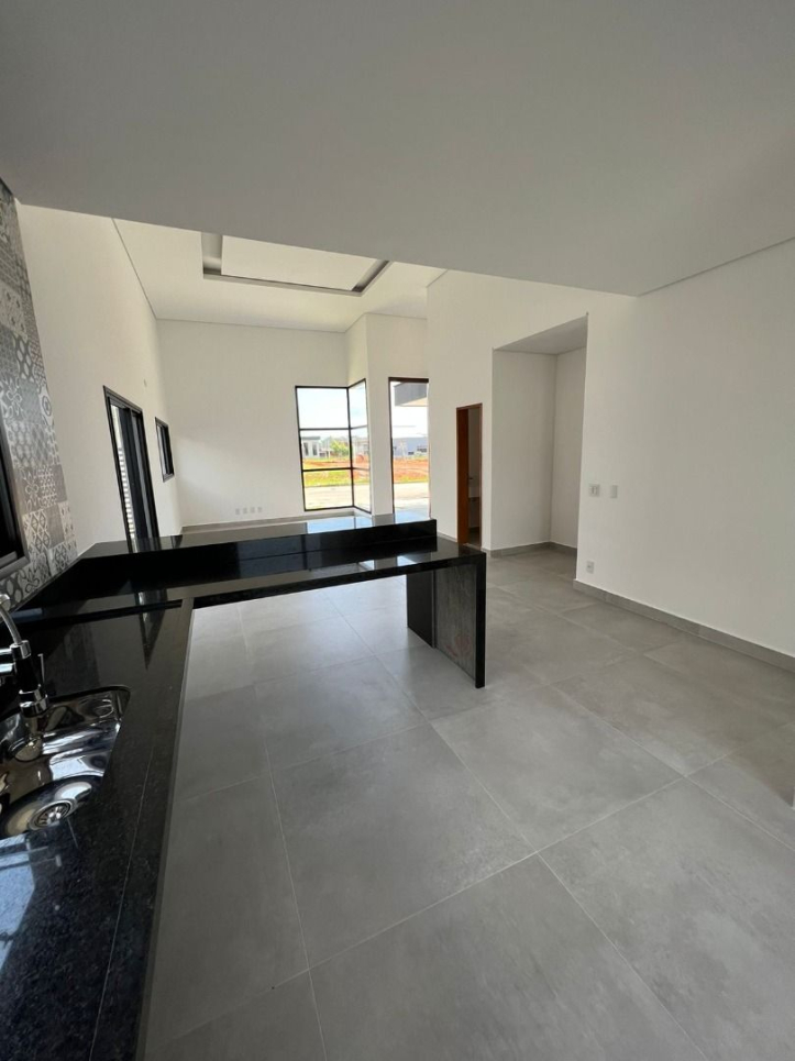 Casa à venda com 3 quartos, 150m² - Foto 2