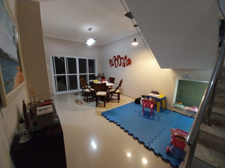 Casa à venda com 4 quartos, 241m² - Foto 3