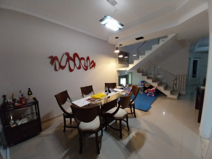 Casa à venda com 4 quartos, 241m² - Foto 4