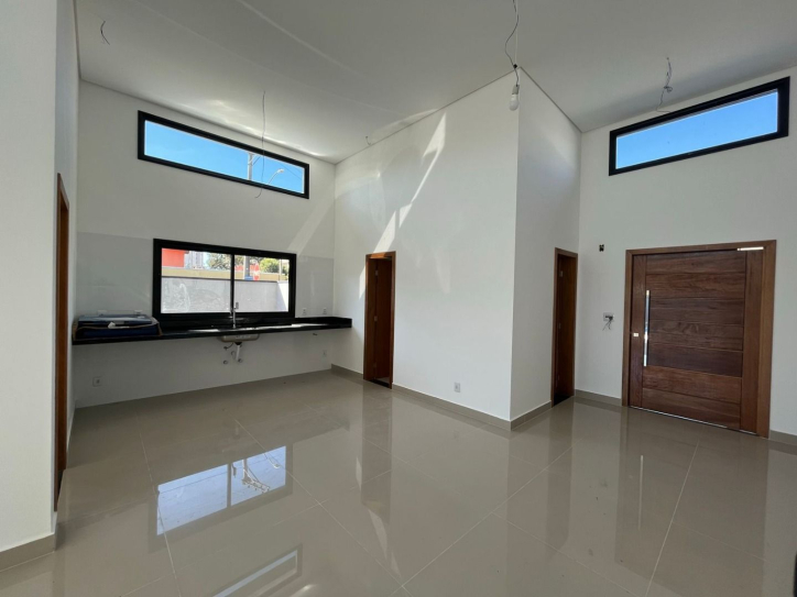 Casa à venda com 4 quartos, 220m² - Foto 3