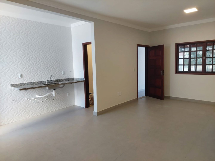 Casa à venda com 2 quartos, 100m² - Foto 1