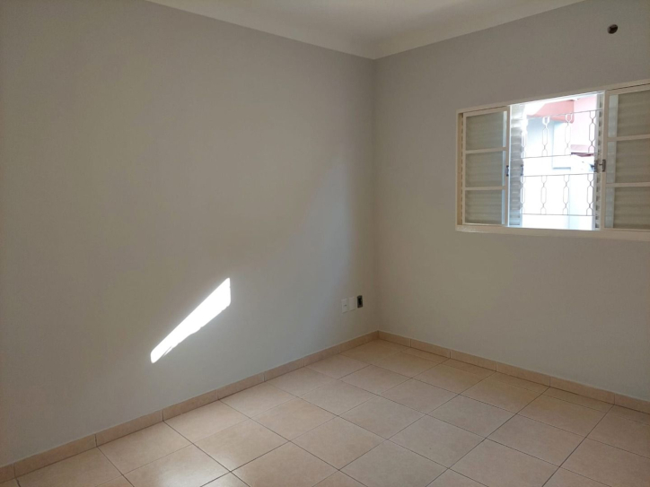 Casa à venda com 2 quartos, 100m² - Foto 3