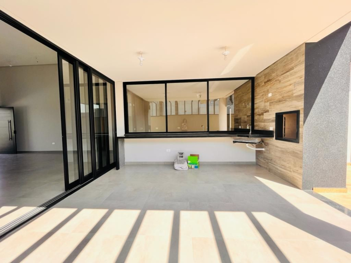 Casa à venda com 4 quartos, 221m² - Foto 3