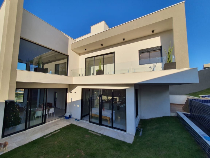 Casa à venda com 4 quartos, 386m² - Foto 1