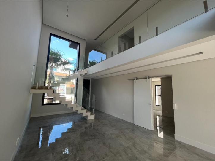 Casa à venda com 3 quartos, 245m² - Foto 2