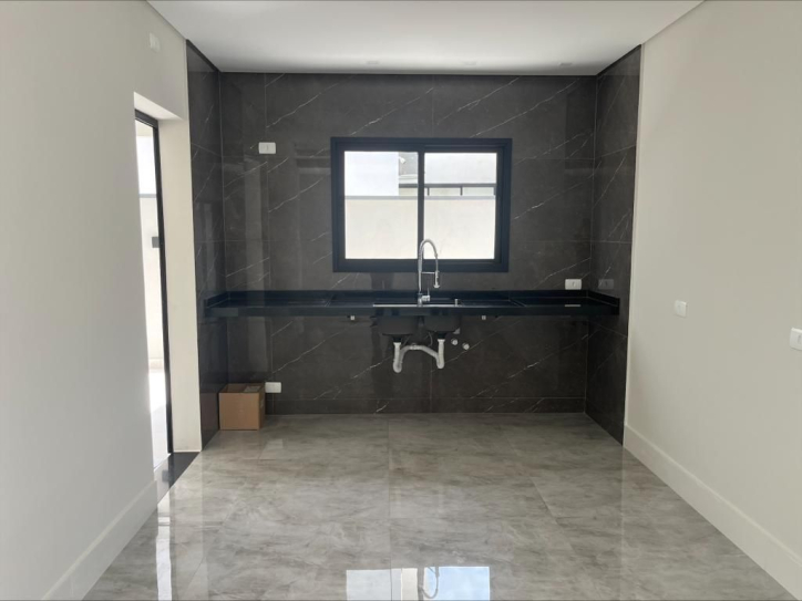 Casa à venda com 3 quartos, 245m² - Foto 4