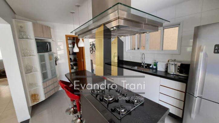 Casa à venda com 3 quartos, 248m² - Foto 4