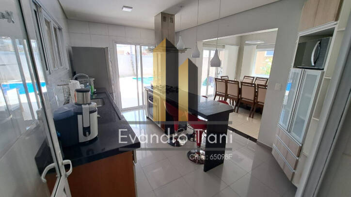 Casa à venda com 3 quartos, 248m² - Foto 5