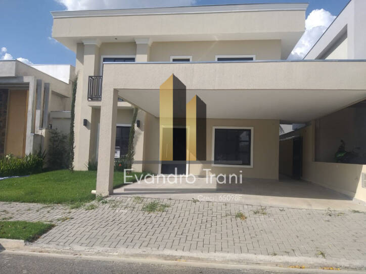 Casa à venda com 4 quartos, 235m² - Foto 1