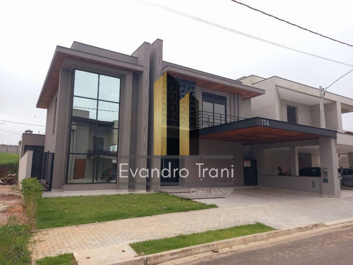 Casa à venda com 3 quartos, 262m² - Foto 1