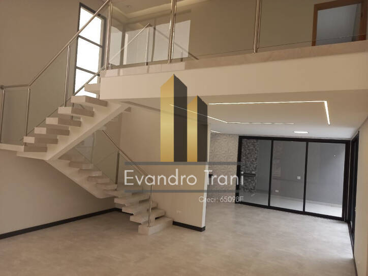 Casa à venda com 3 quartos, 262m² - Foto 2