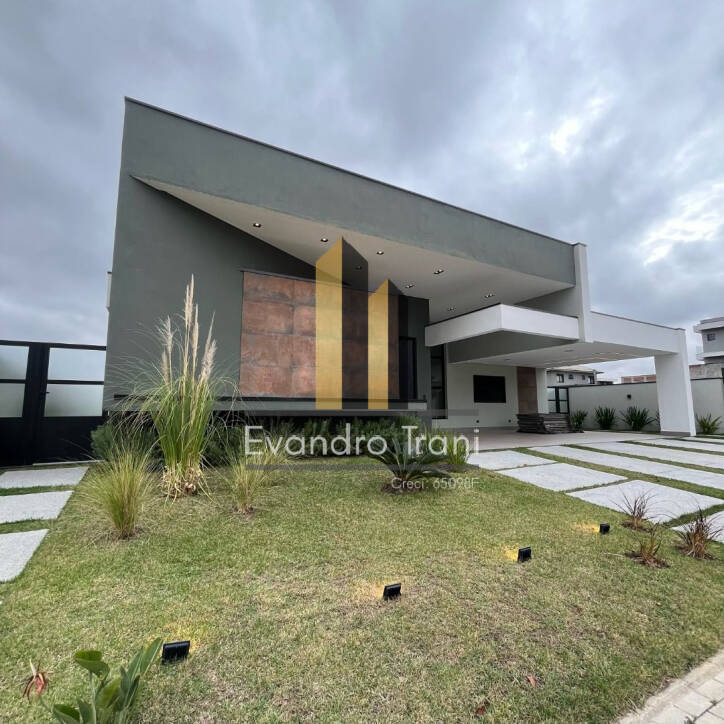 Casa à venda com 4 quartos, 290m² - Foto 1