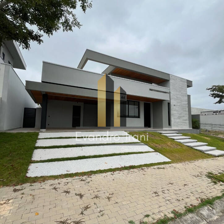 Casa à venda com 4 quartos, 300m² - Foto 1