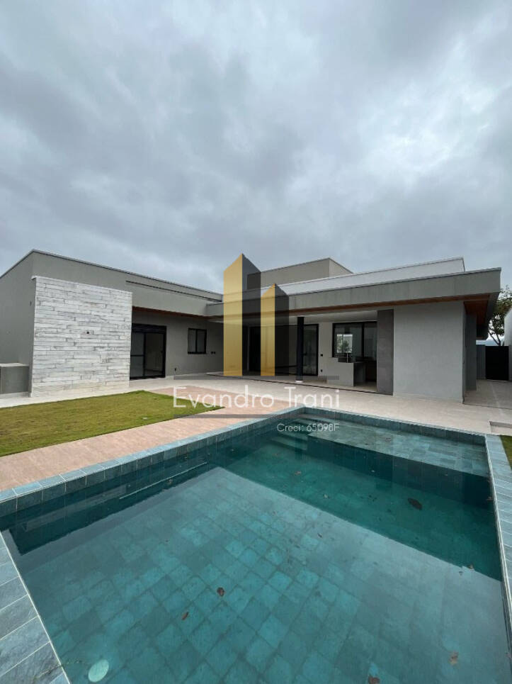 Casa à venda com 4 quartos, 300m² - Foto 4