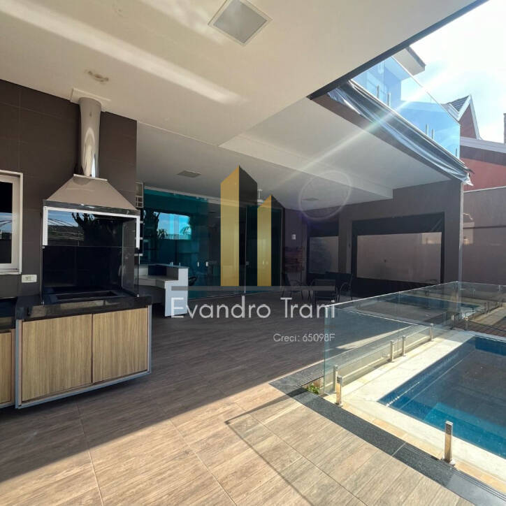 Casa à venda com 4 quartos, 565m² - Foto 2