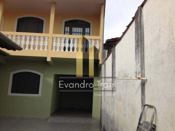 Casa à venda com 5 quartos, 210m² - Foto 2