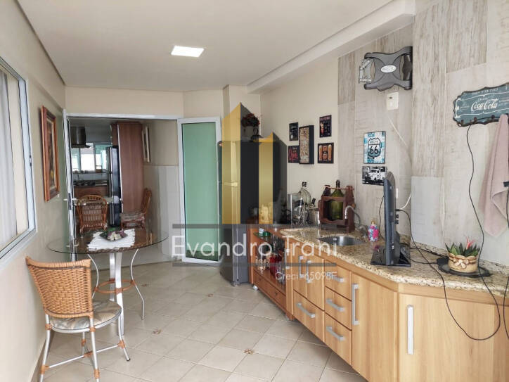 Apartamento à venda com 4 quartos, 208m² - Foto 7