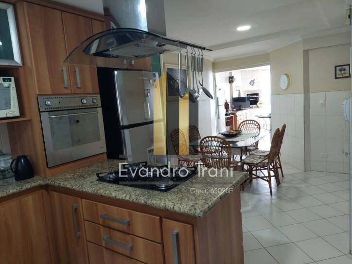 Apartamento à venda com 4 quartos, 208m² - Foto 8