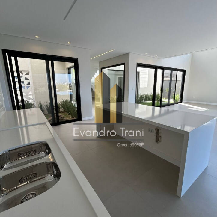 Casa à venda com 4 quartos, 530m² - Foto 5