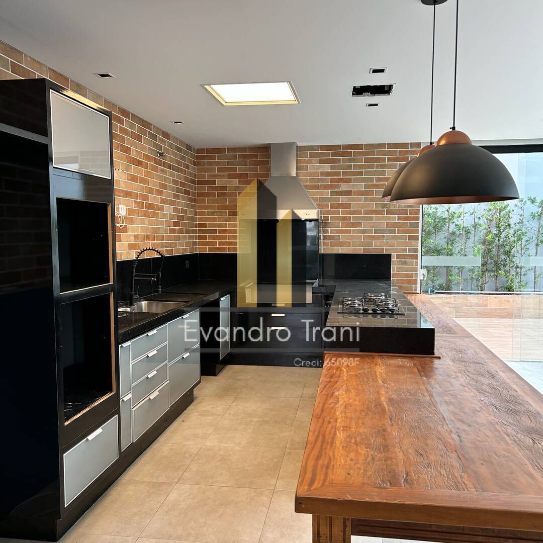 Casa à venda com 4 quartos, 363m² - Foto 1