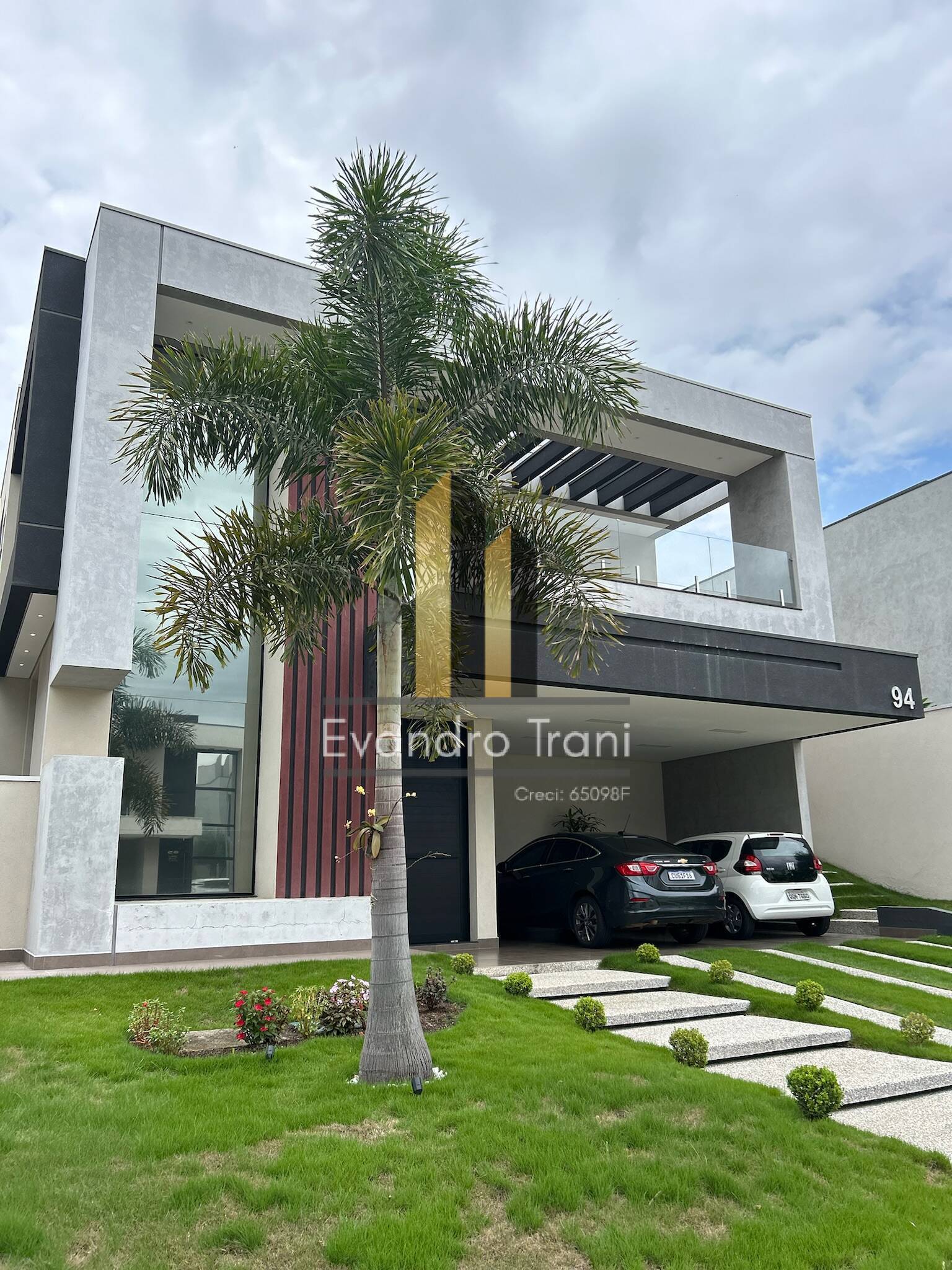 Casa à venda com 3 quartos, 353m² - Foto 1