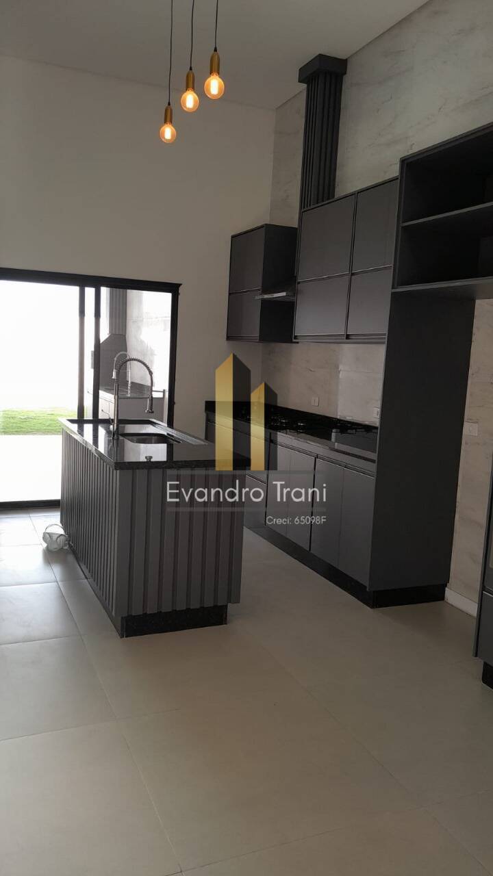 Casa à venda com 3 quartos, 260m² - Foto 4