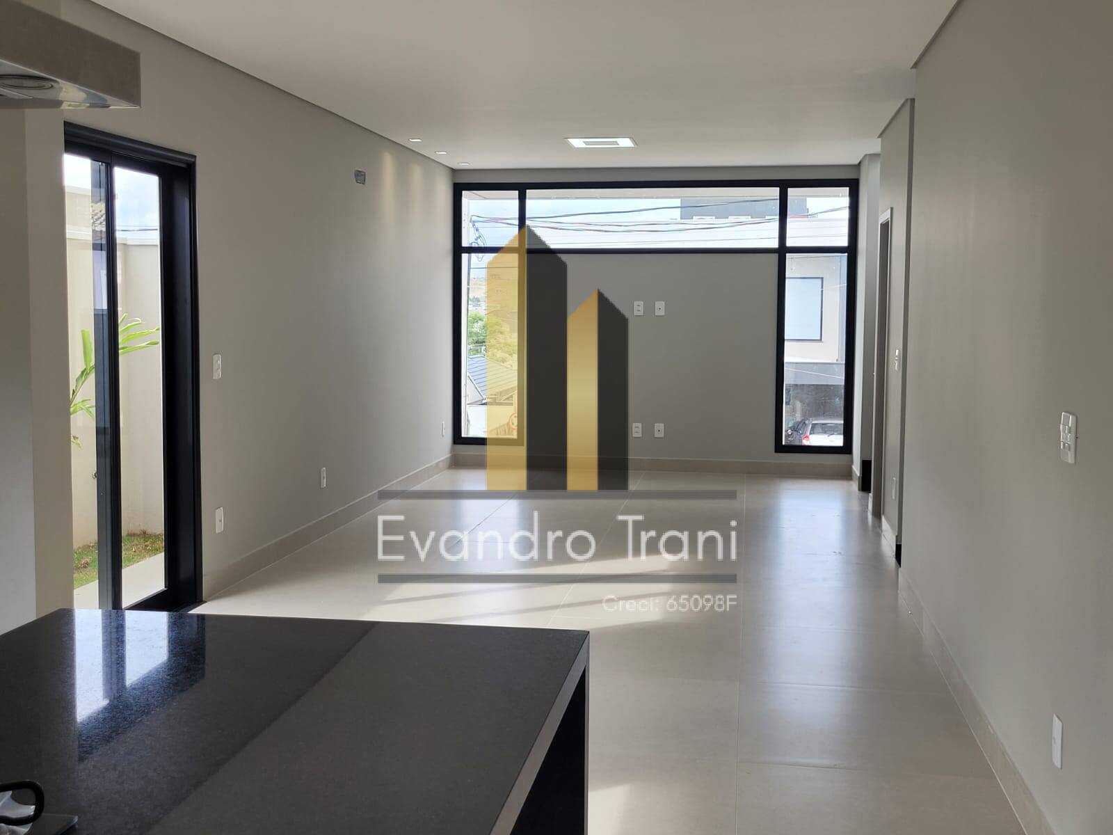 Casa à venda com 4 quartos, 263m² - Foto 3