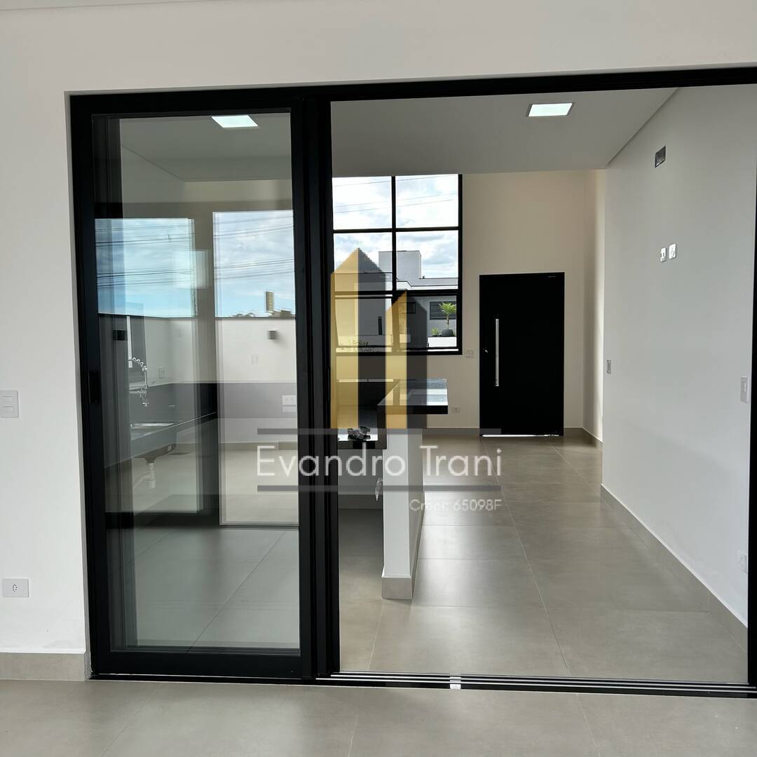 Casa à venda com 3 quartos, 275m² - Foto 2