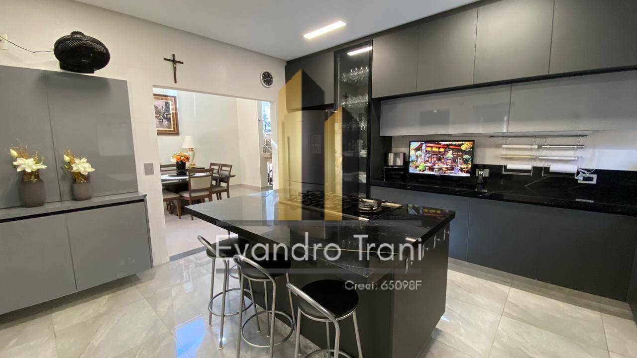 Casa à venda com 5 quartos, 360m² - Foto 7