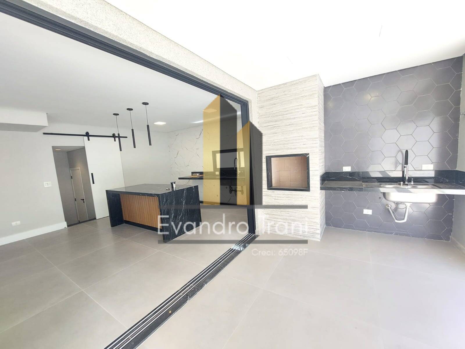 Casa à venda com 5 quartos, 3m² - Foto 42