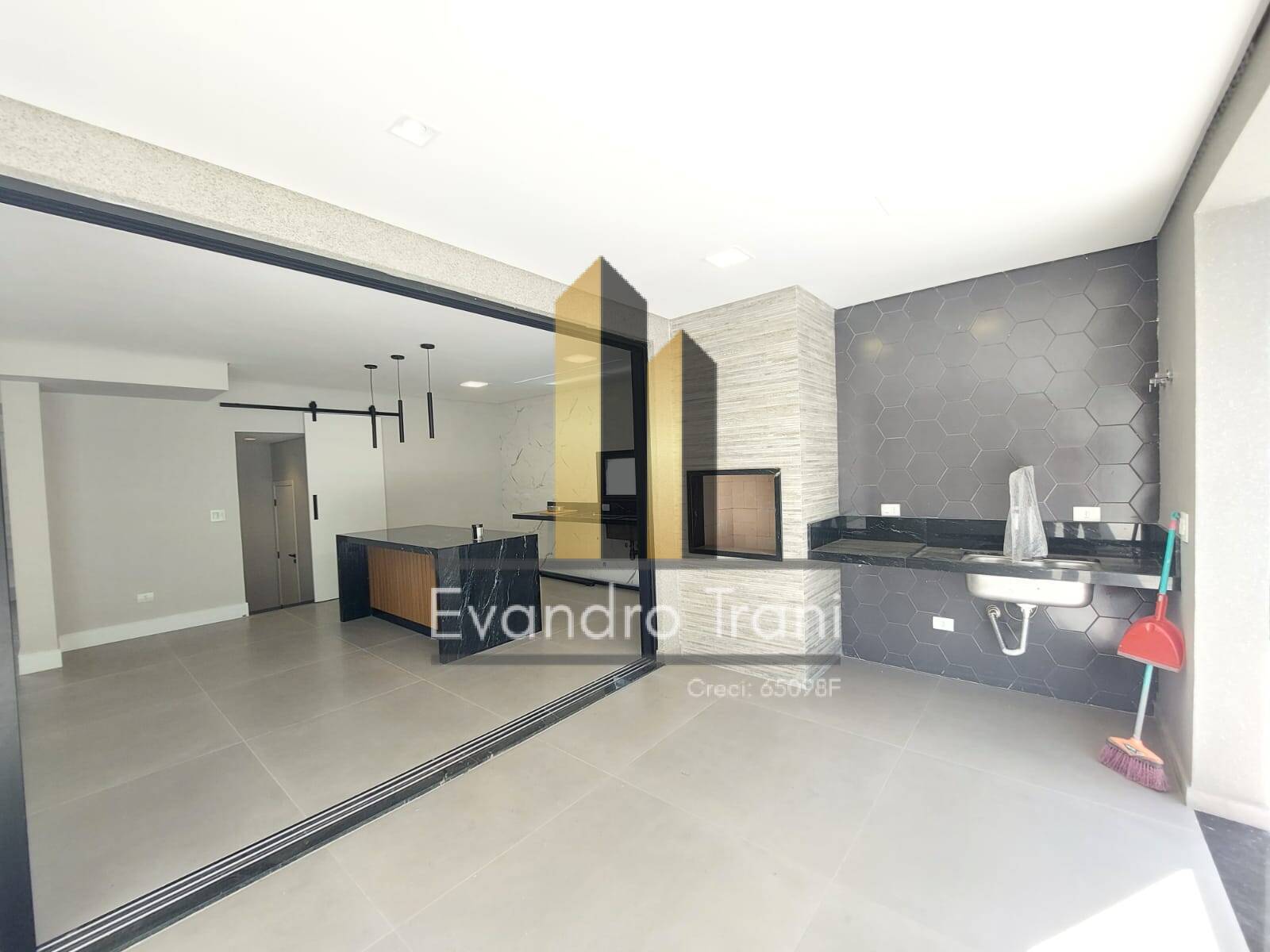 Casa à venda com 5 quartos, 3m² - Foto 49