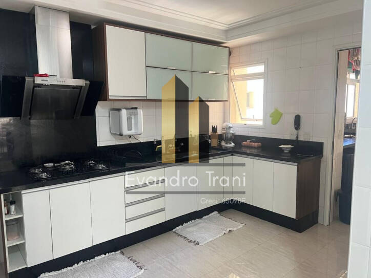 Apartamento à venda com 3 quartos, 194m² - Foto 11