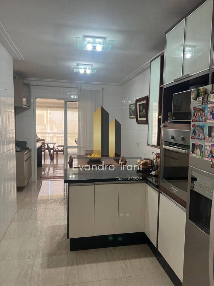 Apartamento à venda com 3 quartos, 194m² - Foto 13