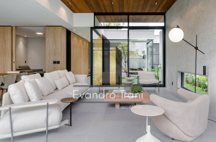 Casa à venda com 4 quartos, 380m² - Foto 2