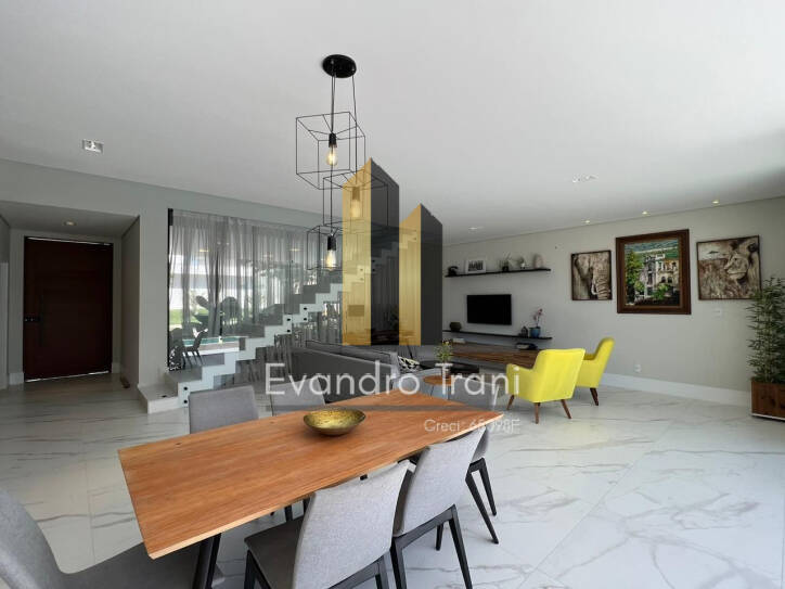 Casa à venda com 4 quartos, 293m² - Foto 2