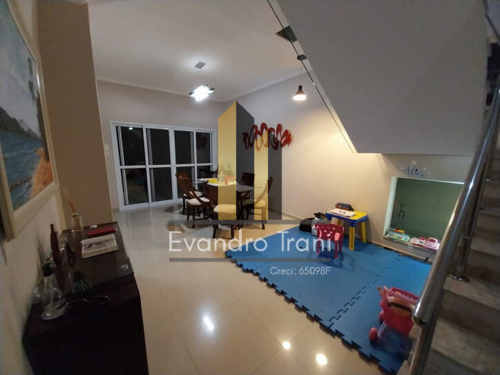 Casa à venda com 4 quartos, 241m² - Foto 3