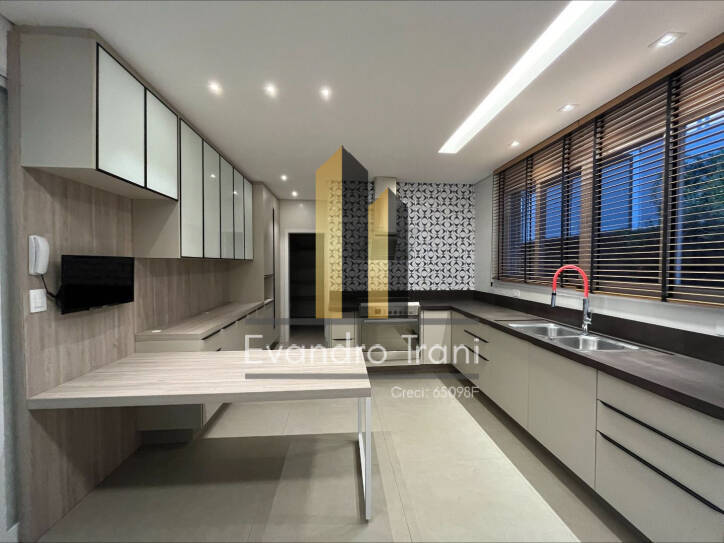 Casa à venda com 4 quartos, 378m² - Foto 4