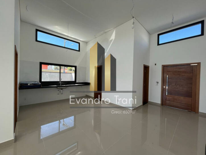 Casa à venda com 4 quartos, 220m² - Foto 4