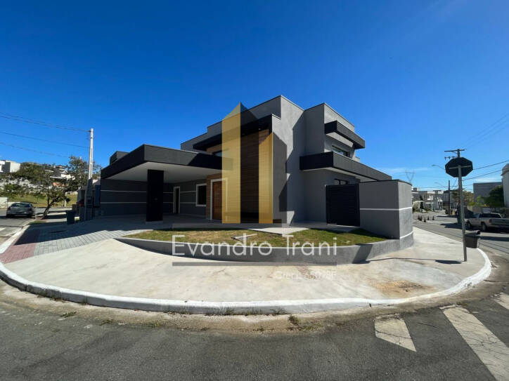 Casa à venda com 4 quartos, 220m² - Foto 2