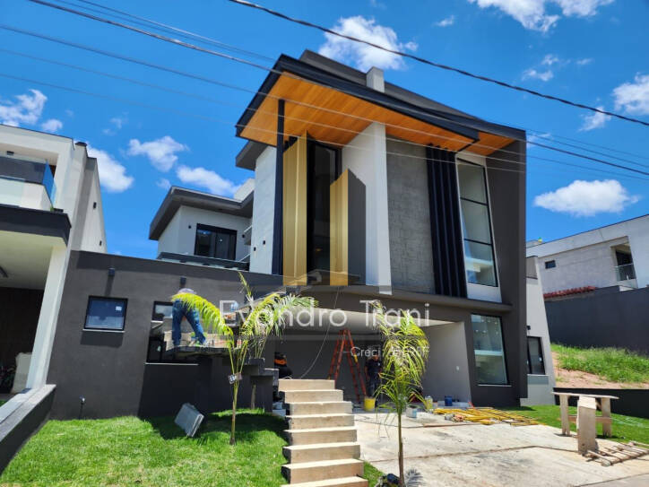 Casa à venda com 4 quartos, 400m² - Foto 1